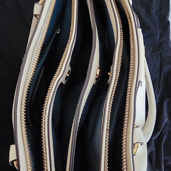 Coach - Picture 4 of 5